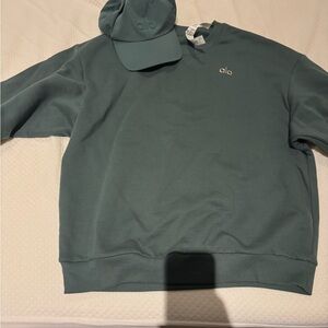 alo Men’s Relaxed Crewneck Sweatshirt & Matching Cap in Green